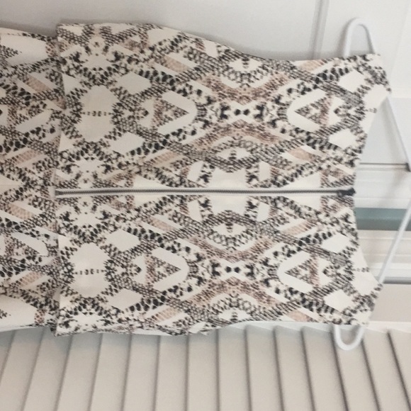 Women’s dress - Picture 4 of 5